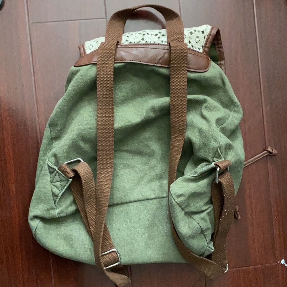 Back pack - Picture 2 of 2